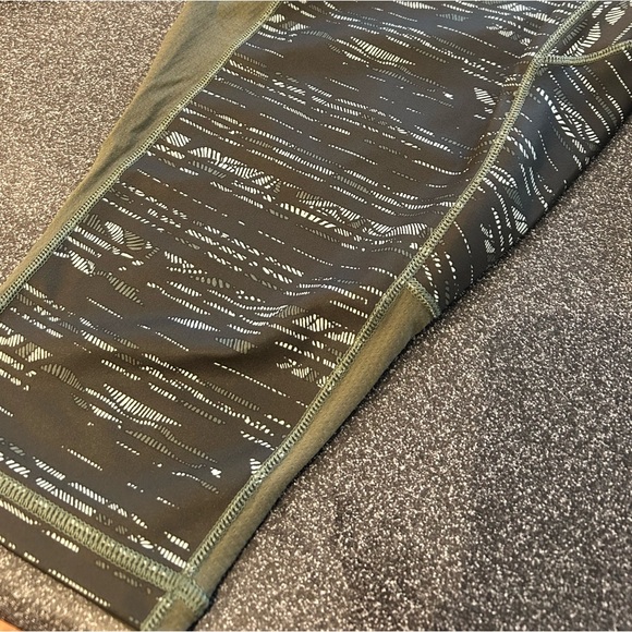 Patagonia Endless Run Capris - Picture 2 of 7